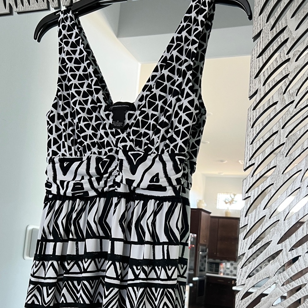 INC International Concepts Black and White Patterned Maxi Dress ! Stretchy ! - Picture 3 of 9